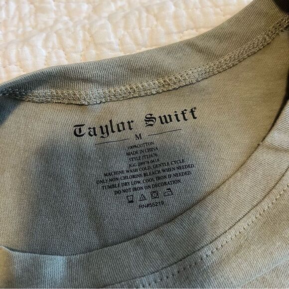 Taylor Swift Reputation Olive Green Snake Pocket Tee Medium - Picture 5 of 11